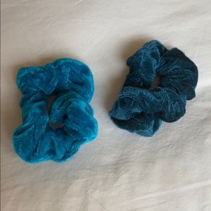 2 blue scrunches